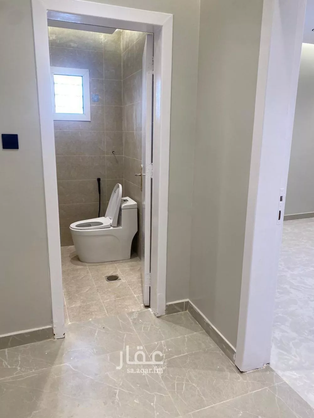 شقة 3 غرف في الملقا 4