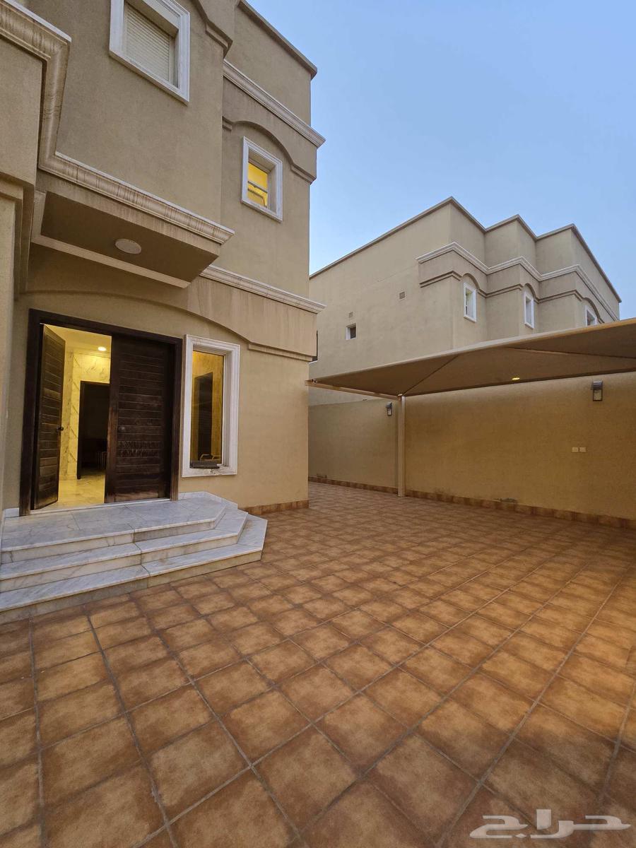 8 bedroom villa in Az Zomorod 2