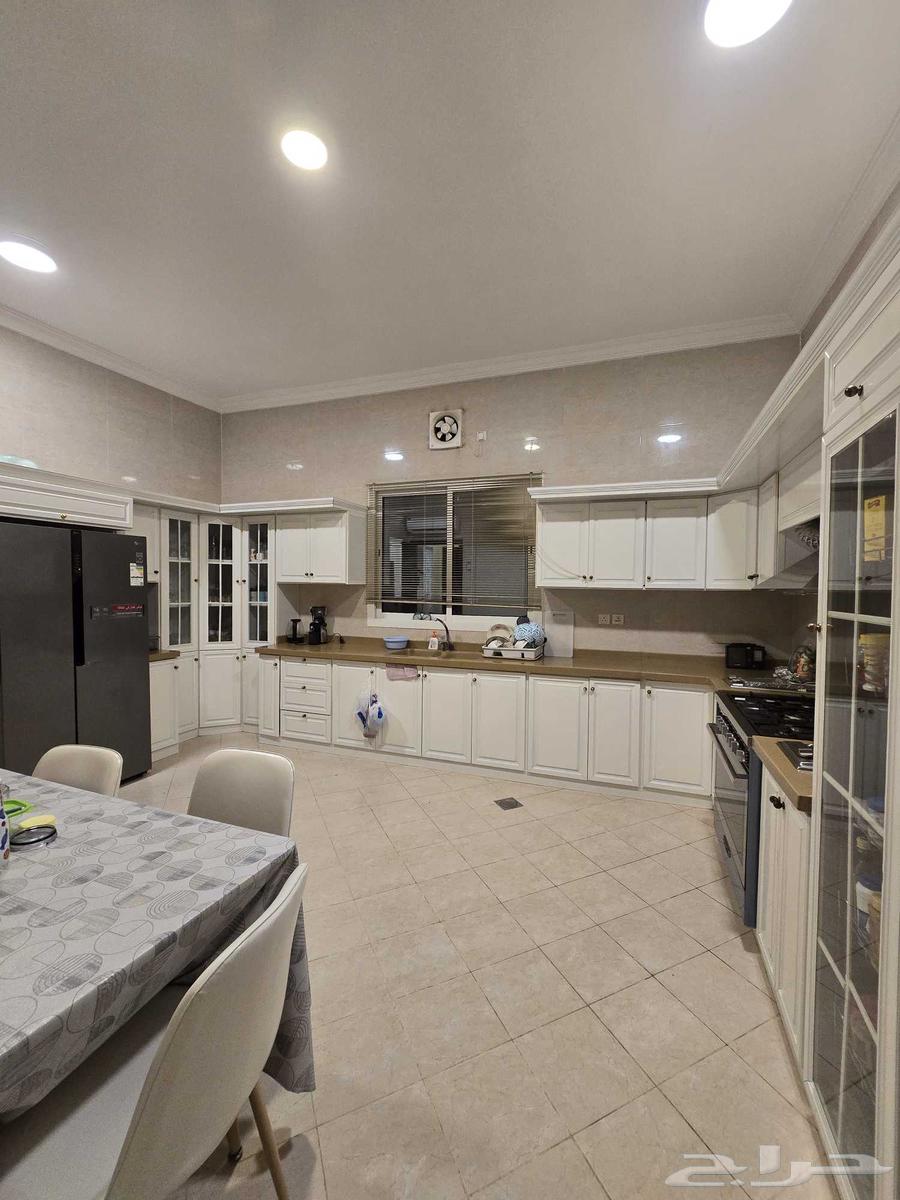 8 bedroom villa in Az Zomorod 6