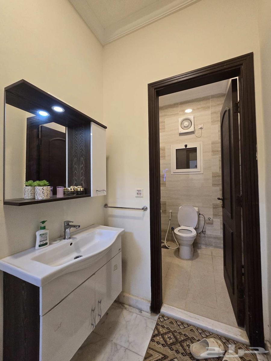 8 bedroom villa in Az Zomorod 9