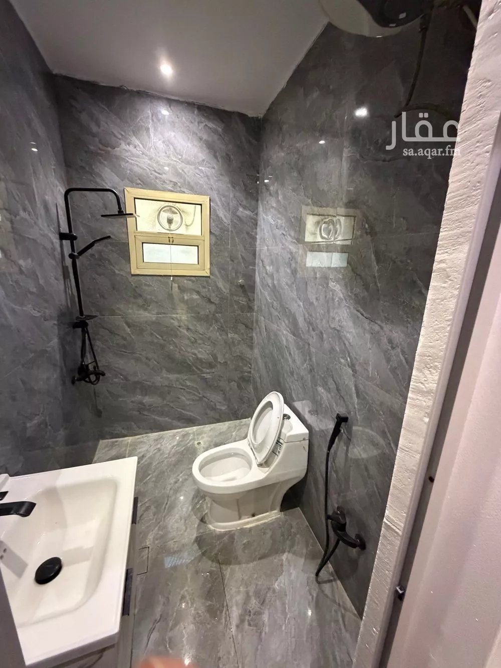 شقة 1 غرف في العقيق 3