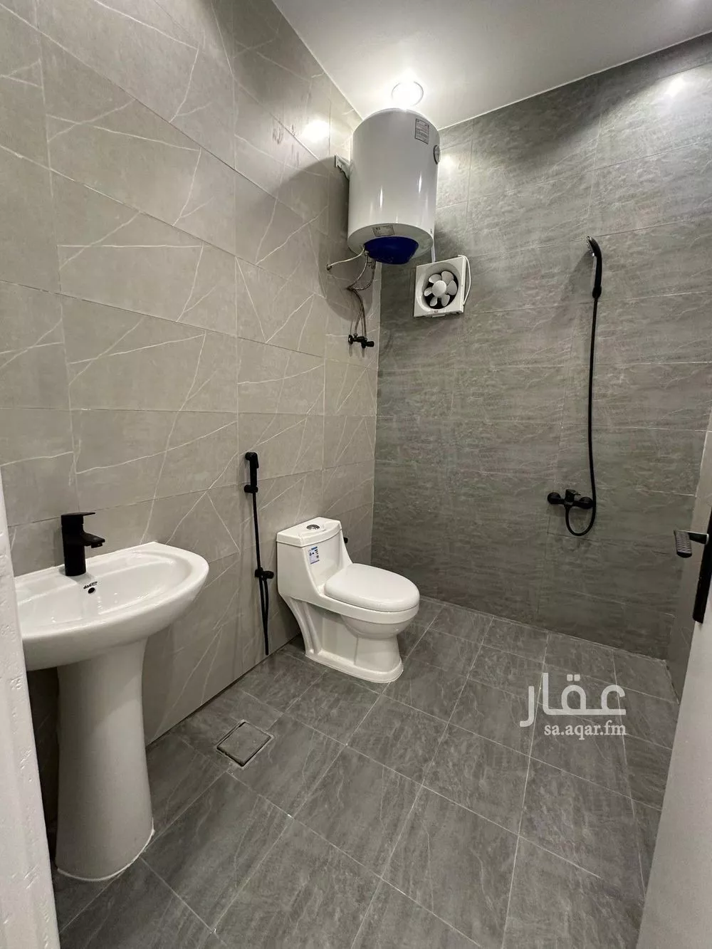 شقة 1 غرف في العقيق 3