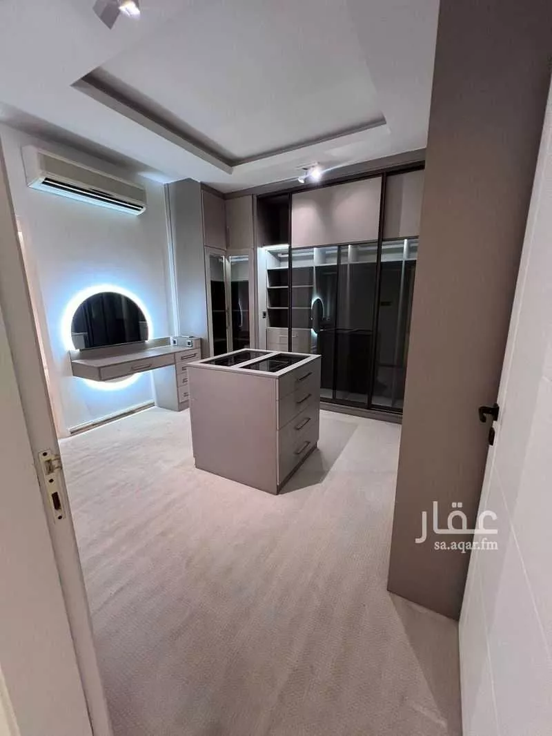 شقة 8 غرف في الملقا 7