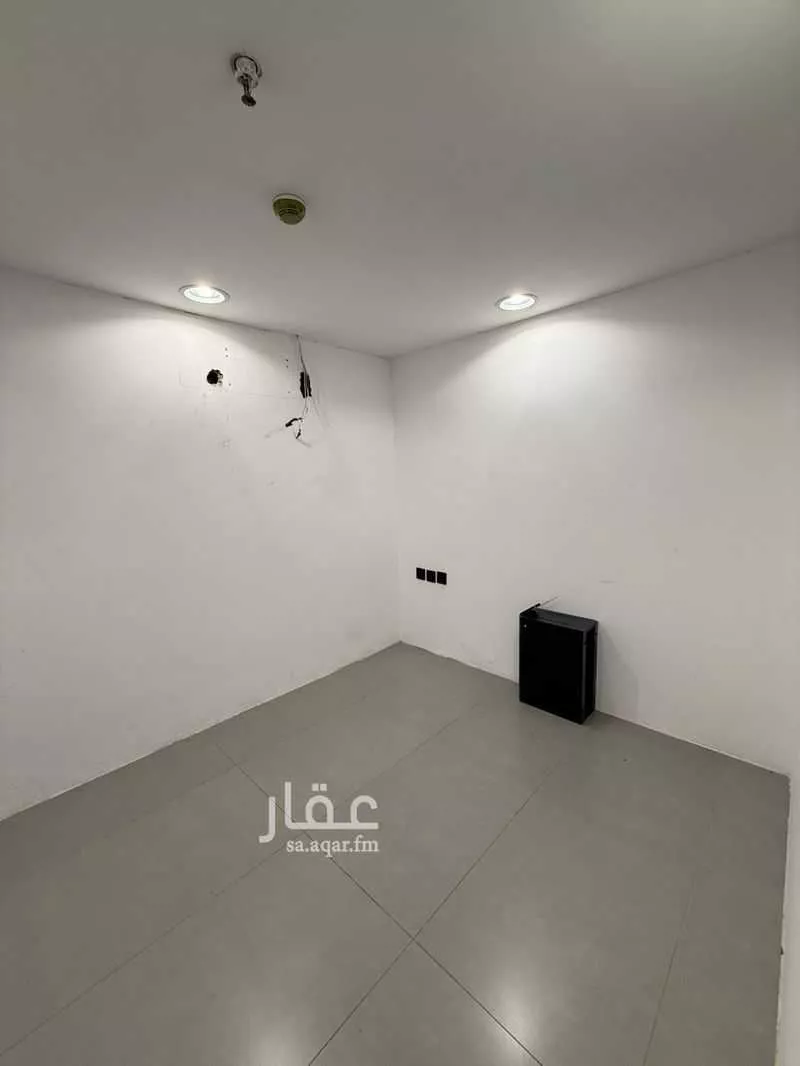 محل 960 م² في العزيزية 14