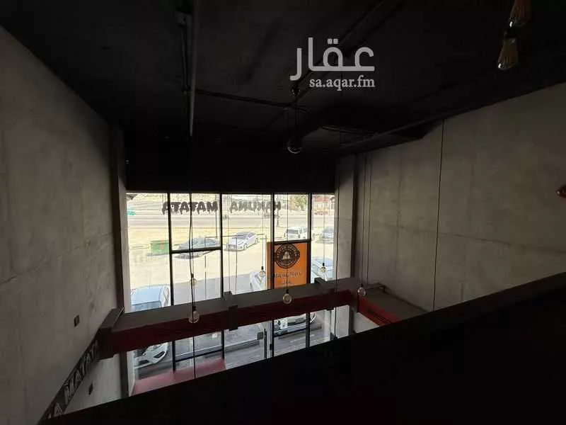 محل 960 م² في العزيزية 10