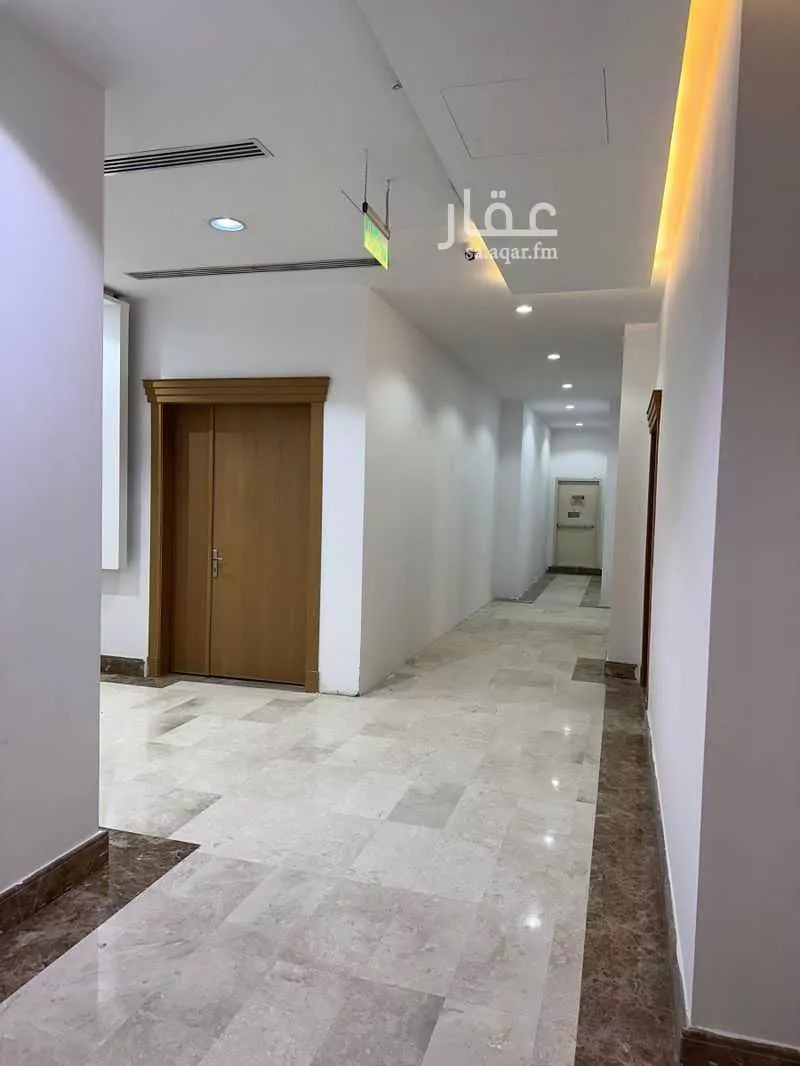250 sqm office in Al Malqa 6