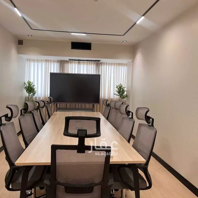 مكتب 250 م² في المربع 3