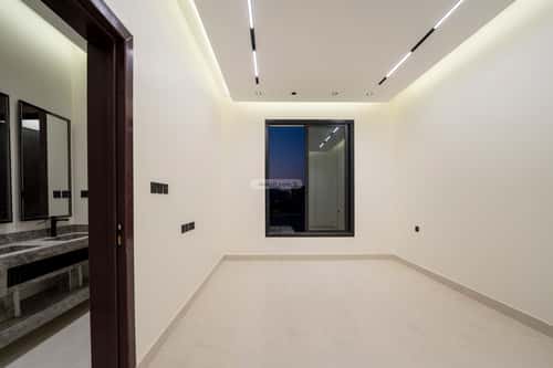 5 bedroom villa in Al Janadriyah 3