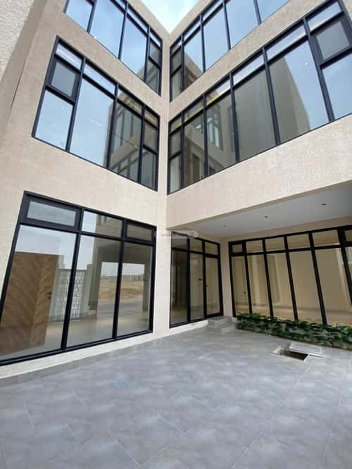 5 bedroom villa in Al Mahdiyyah 2