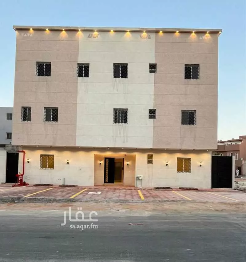 عمارة 600 م² في عرقة 2