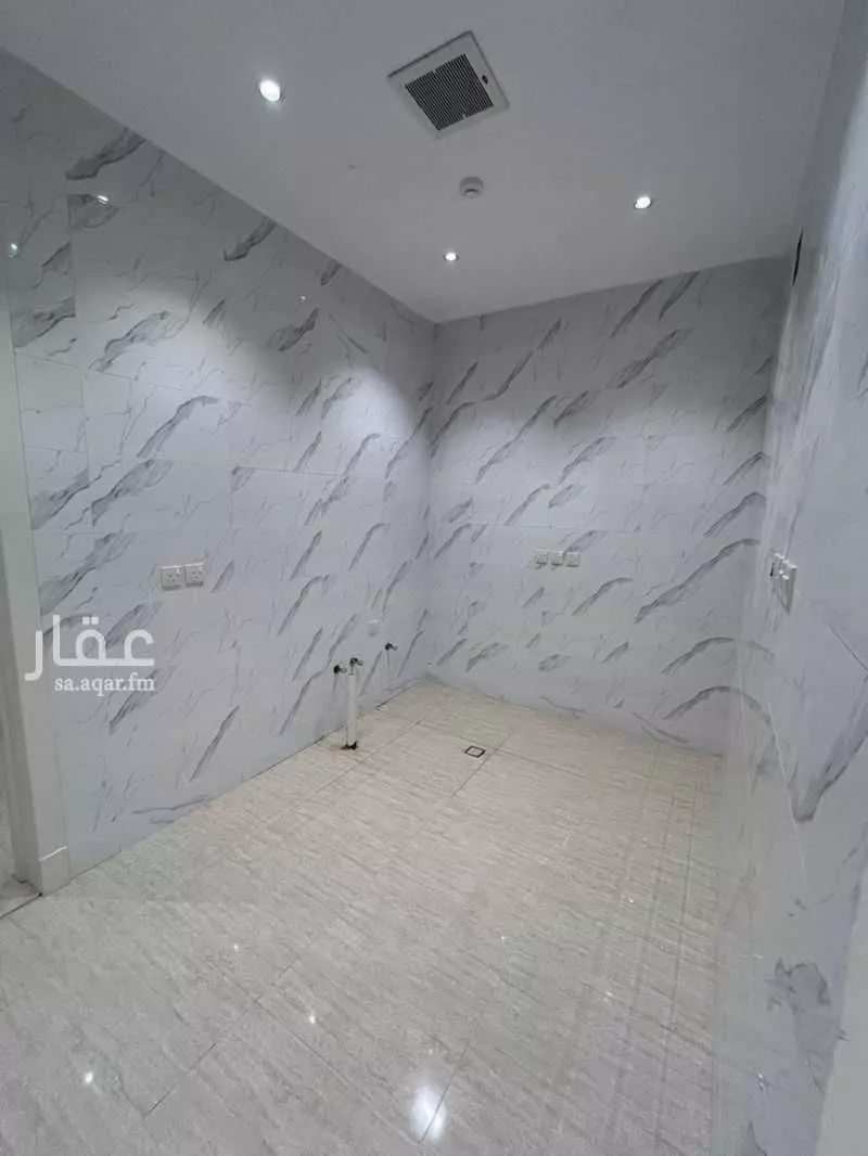 عمارة 600 م² في عرقة 21