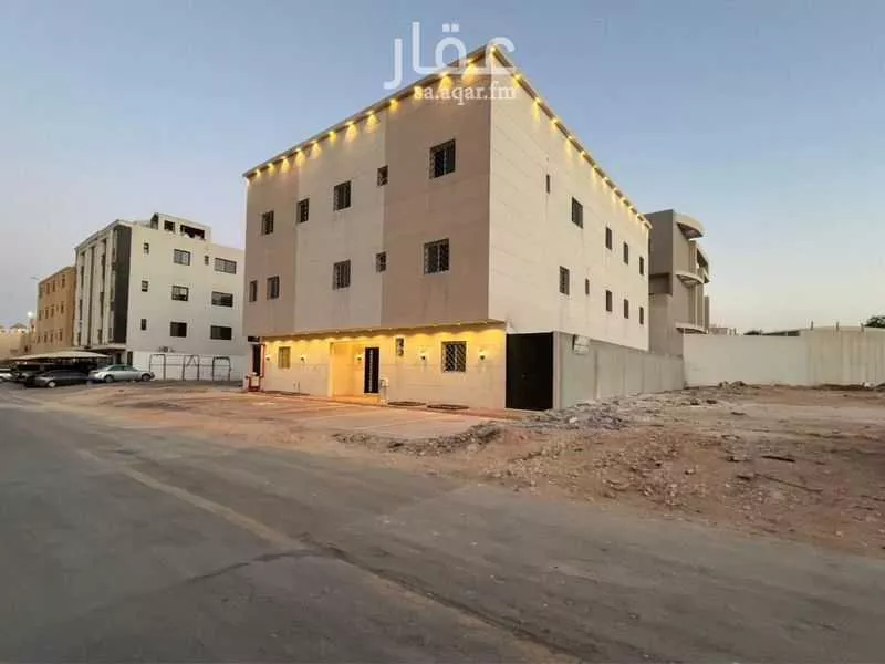 عمارة 600 م² في عرقة 4