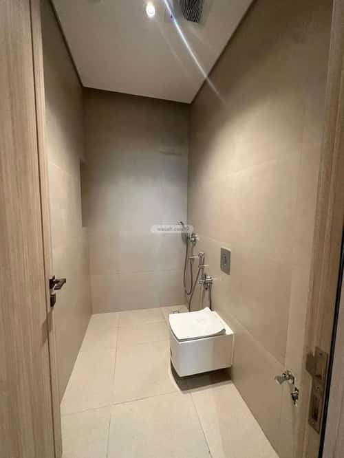 شقة 4 غرف في العارض 8
