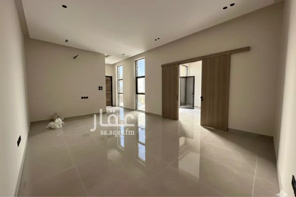 فيلا 5 غرف في نبلاء 8