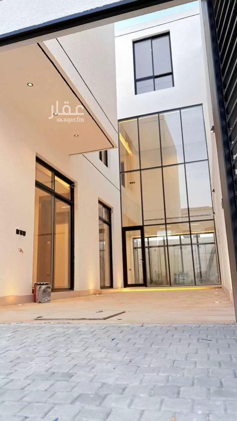 5 bedroom villa in Al Mahdiyyah 3