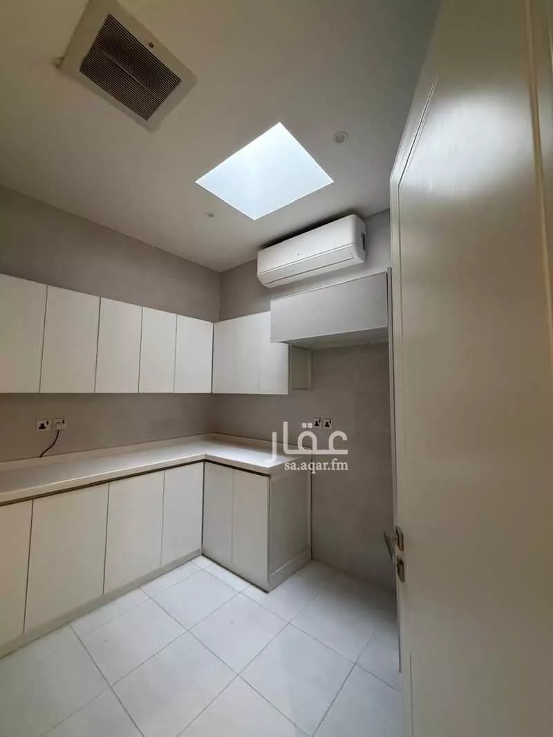 فيلا 5 غرف في الملقا 12