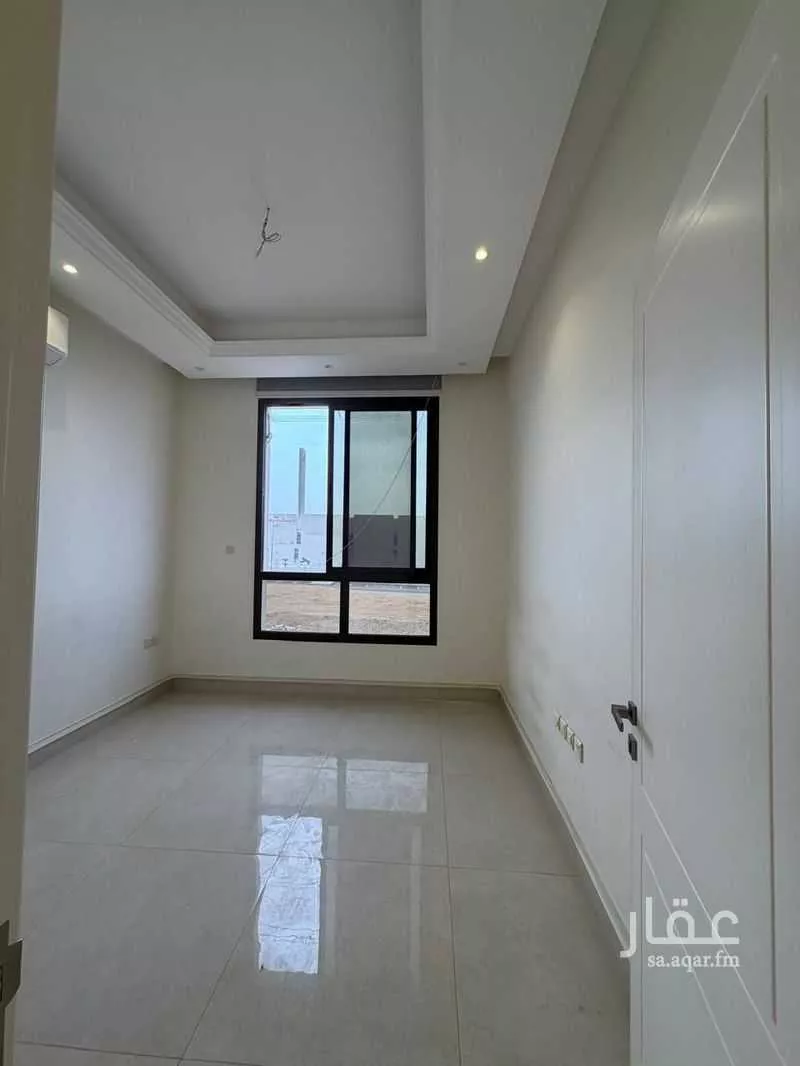 فيلا 5 غرف في الملقا 18