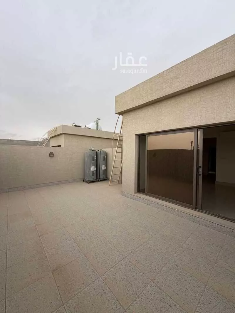 فيلا 5 غرف في الملقا 20