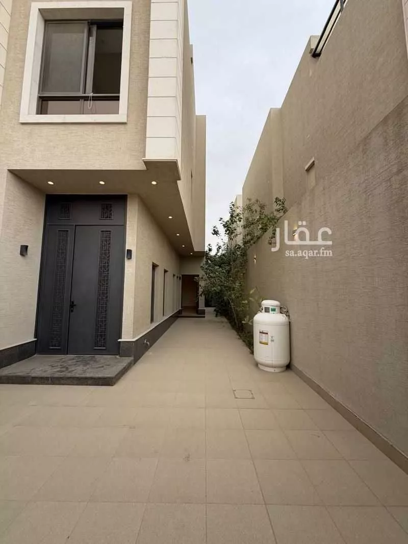 فيلا 5 غرف في الملقا 4