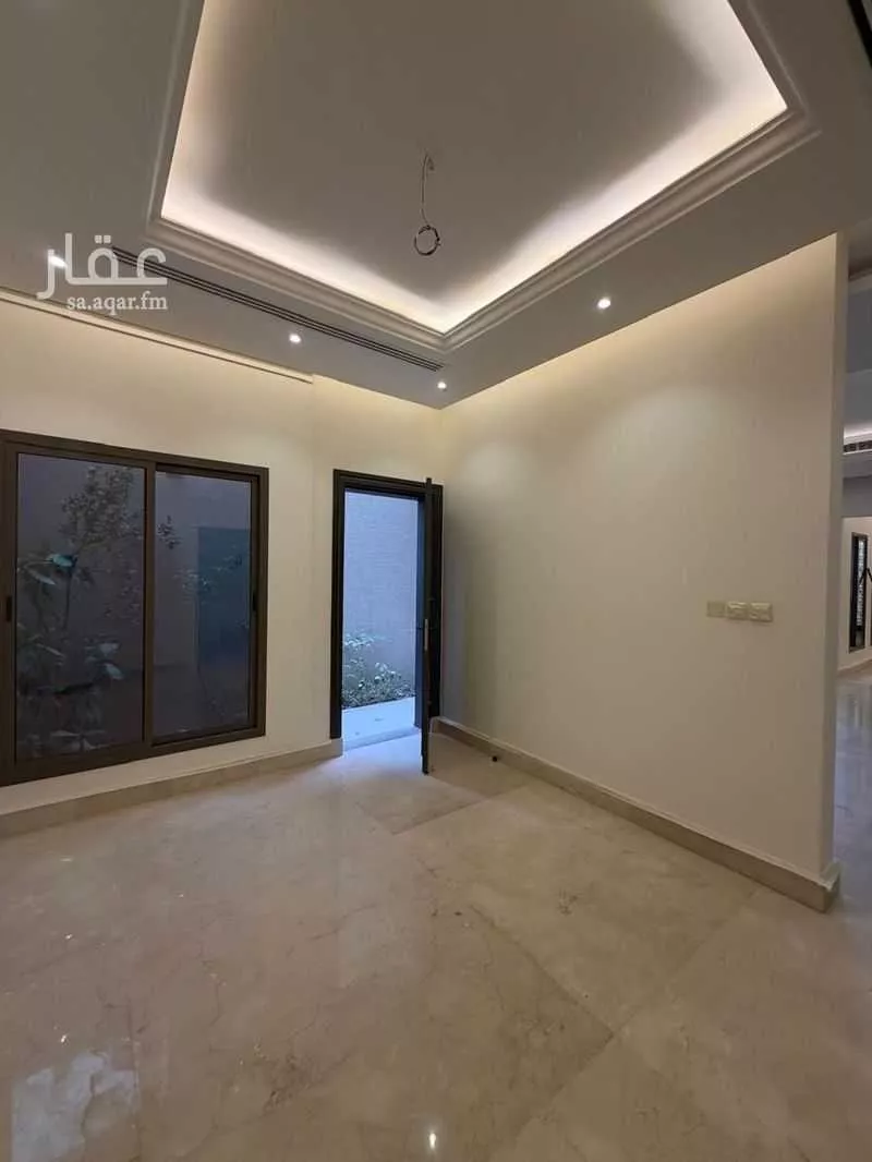 فيلا 5 غرف في الملقا 8