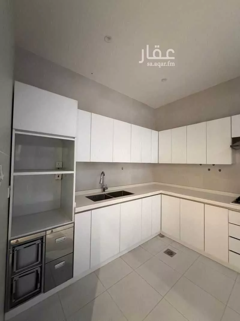 فيلا 5 غرف في الملقا 10