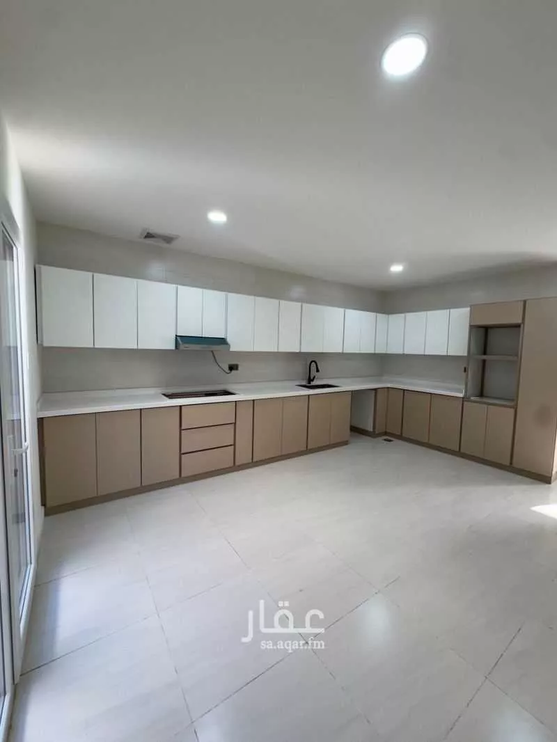 5 bedroom villa in Al Falah 2