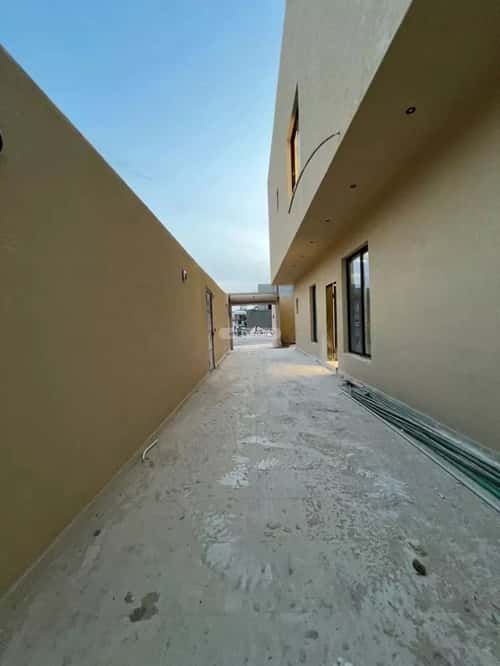 6 bedroom villa in Al Hazm 1