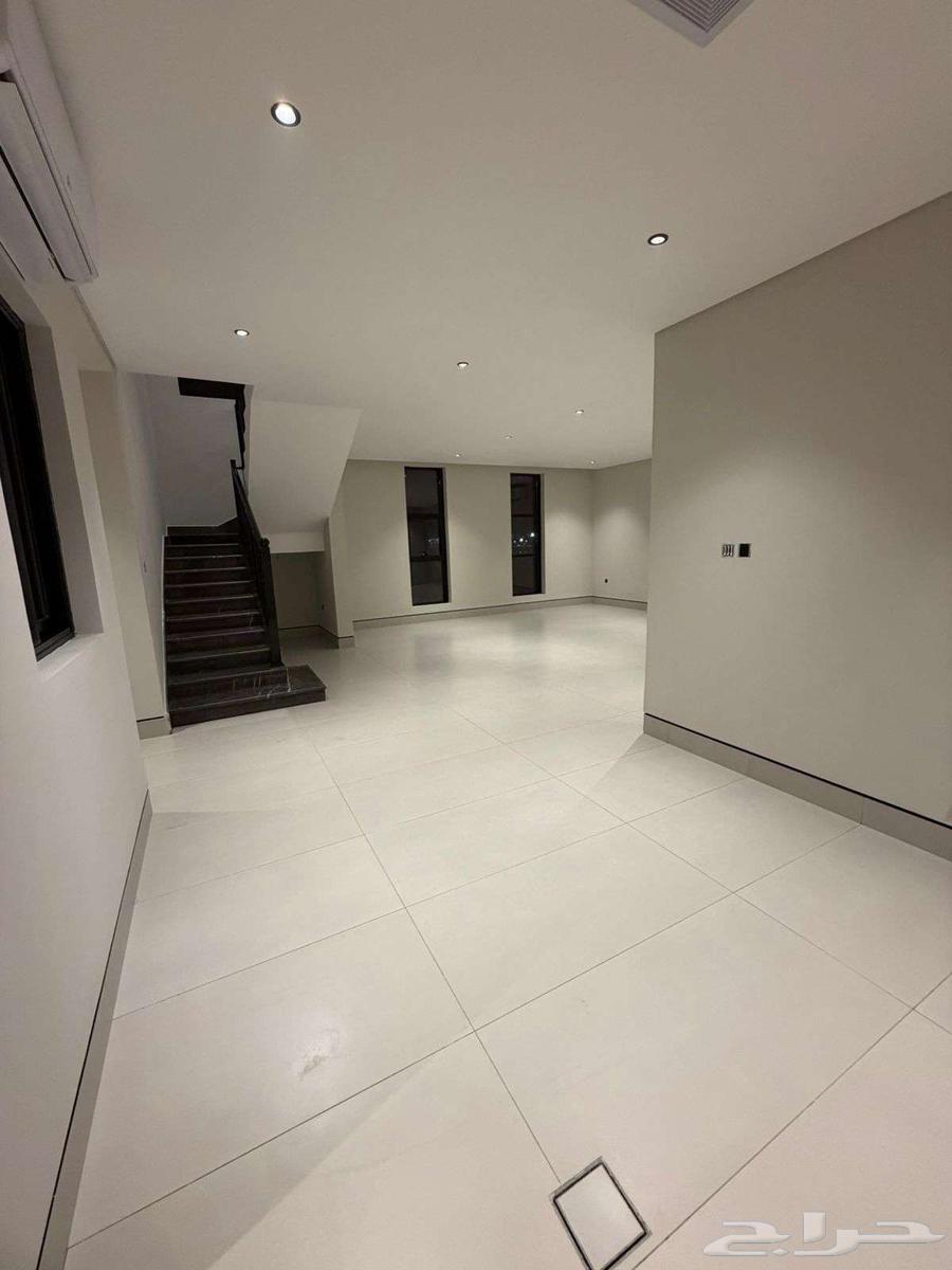 5 bedroom apartment in Al Manar 10
