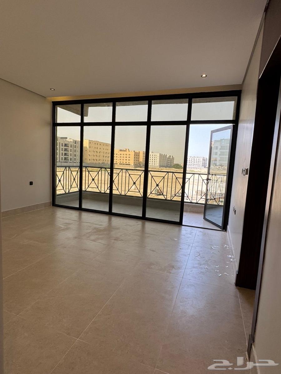5 bedroom apartment in Al Hamra 9