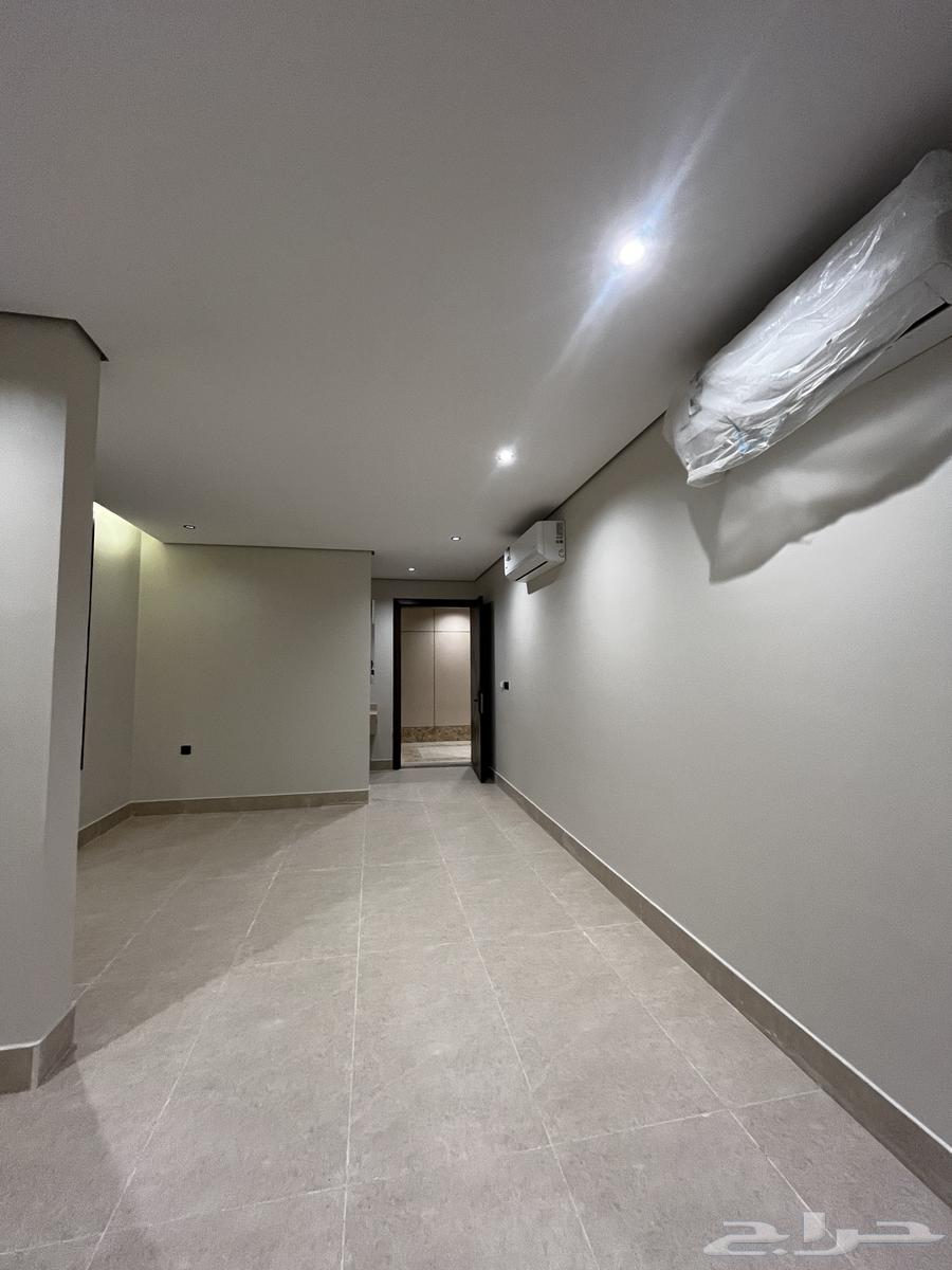 5 bedroom apartment in Al Hamra 8