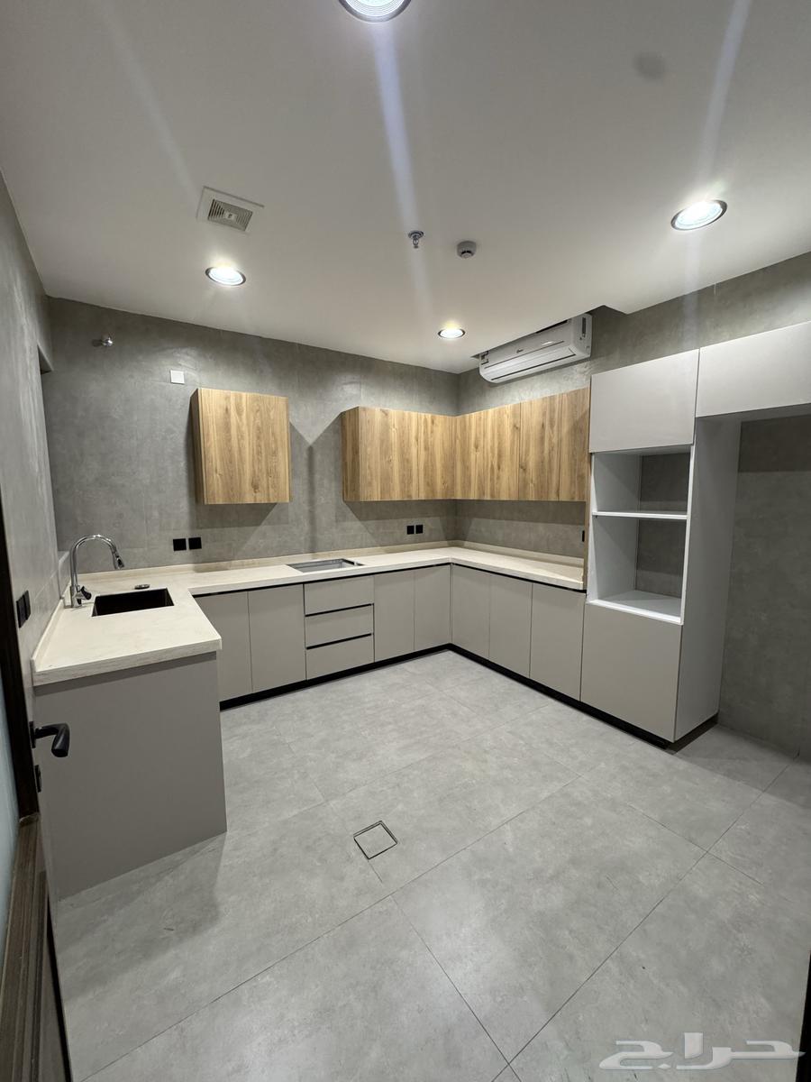 5 bedroom apartment in Al Hamra 4