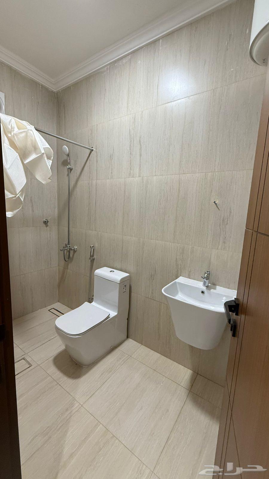 4 bedroom apartment in Batha Quraysh 9
