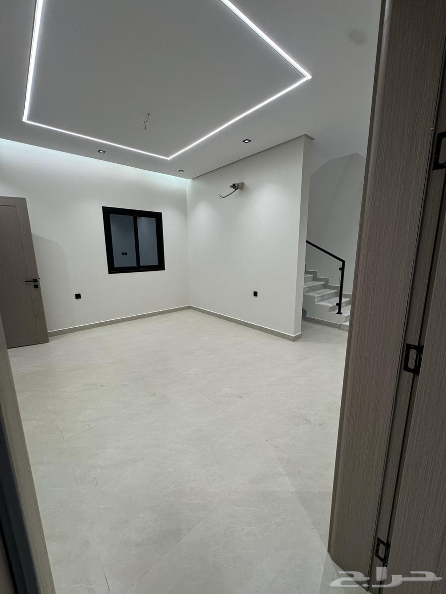6 bedroom apartment in Dahiat King Fahd 11