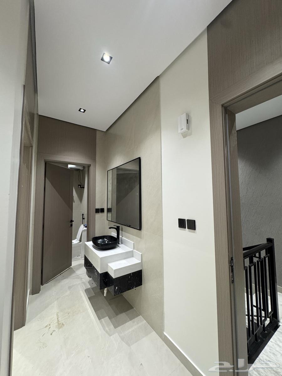 6 bedroom apartment in Dahiat King Fahd 8