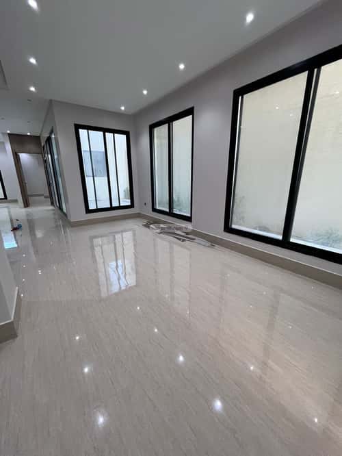 5 bedroom villa in Al Mahdiyyah 2