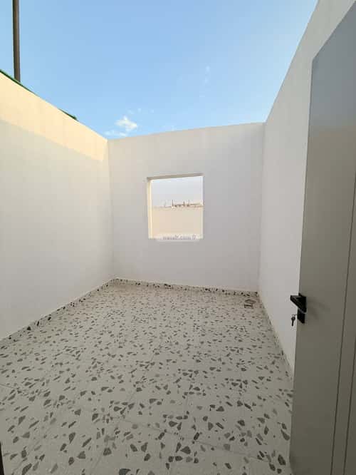 5 bedroom floor in Taibah 1