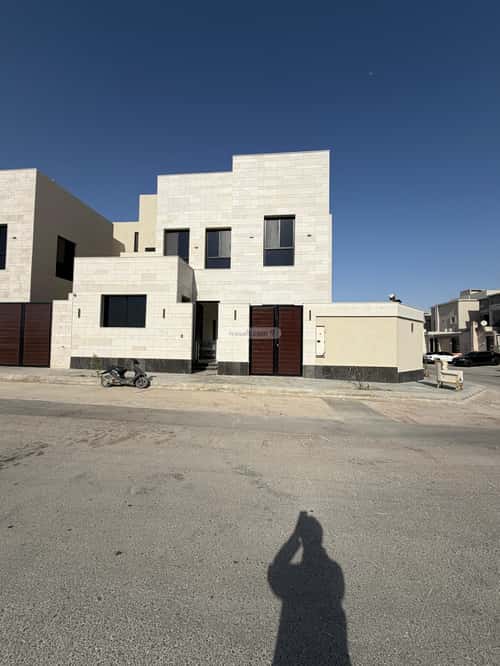 5 bedroom villa in Al Mahdiyyah 3