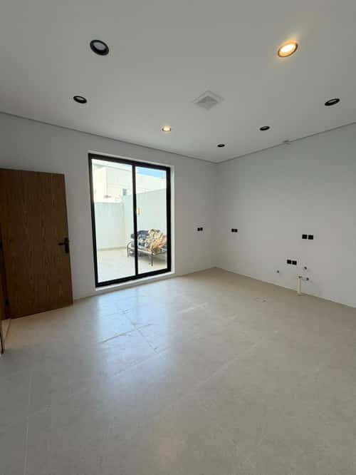 5 bedroom villa in Al Mahdiyyah 3