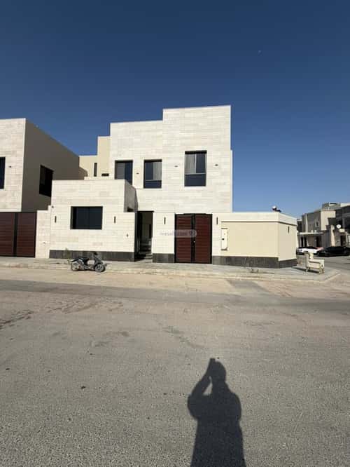 5 bedroom villa in Al Mahdiyyah 2