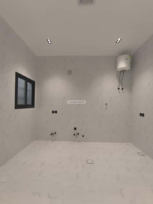 5 bedroom floor in Al Janadriyah 2
