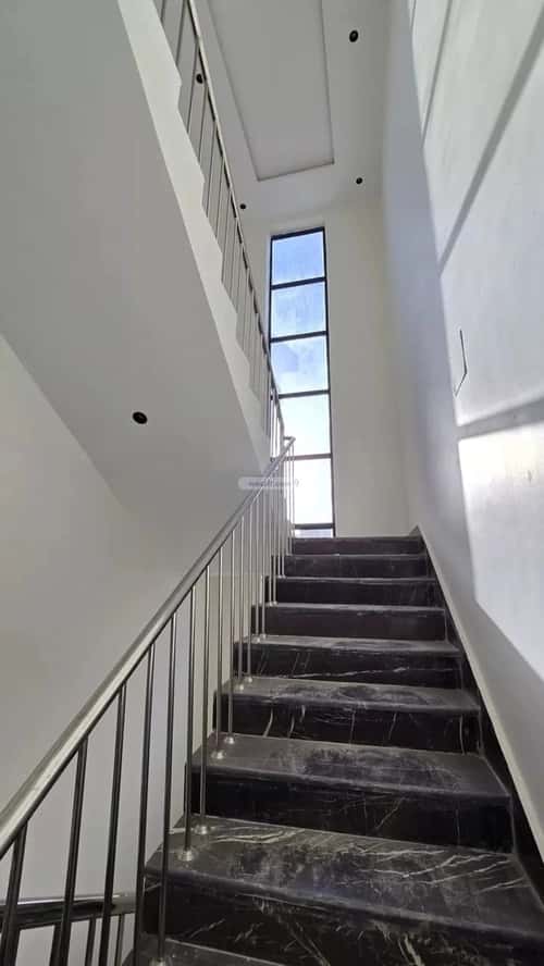 3 bedroom floor in Al Awali 3