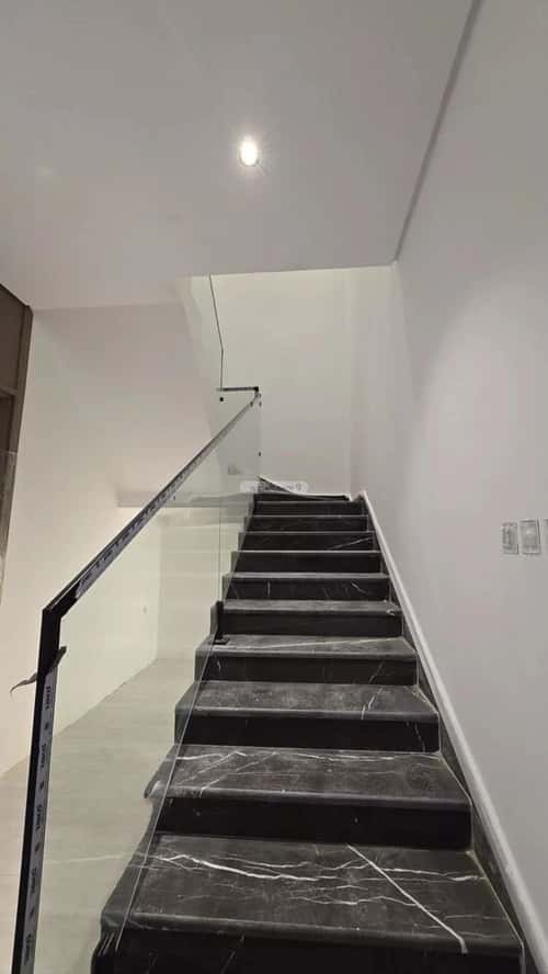 5 bedroom floor in Al Zahrah 4