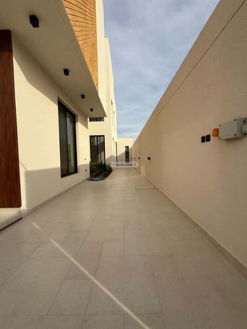 5 bedroom villa in Al Mahdiyyah 2
