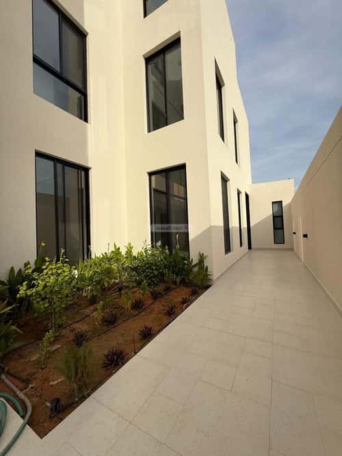 5 bedroom villa in Al Mahdiyyah 3
