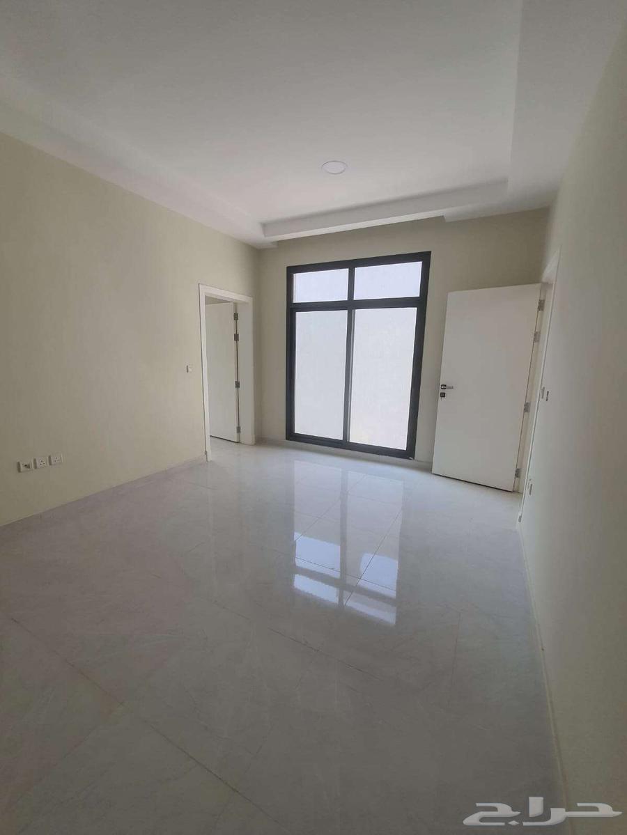 4 bedroom villa in Al Buhairah 3