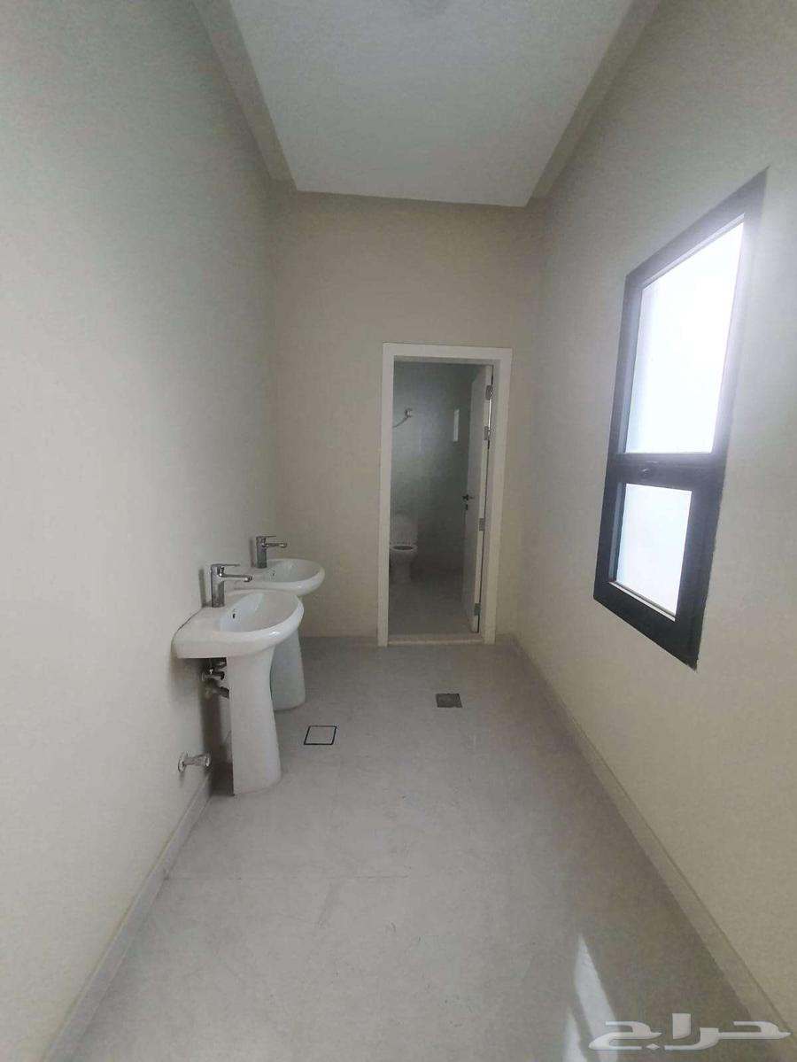 4 bedroom villa in Al Buhairah 7