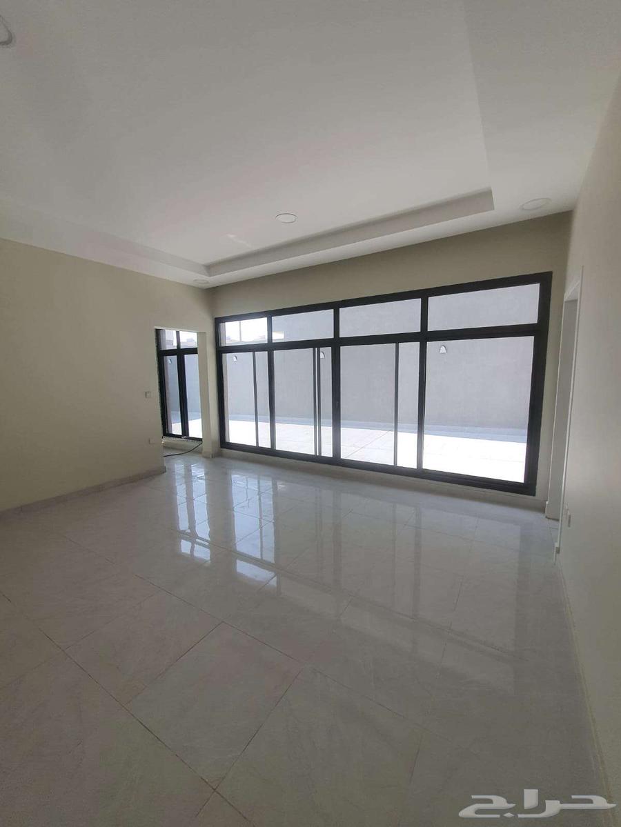 4 bedroom villa in Al Buhairah 9