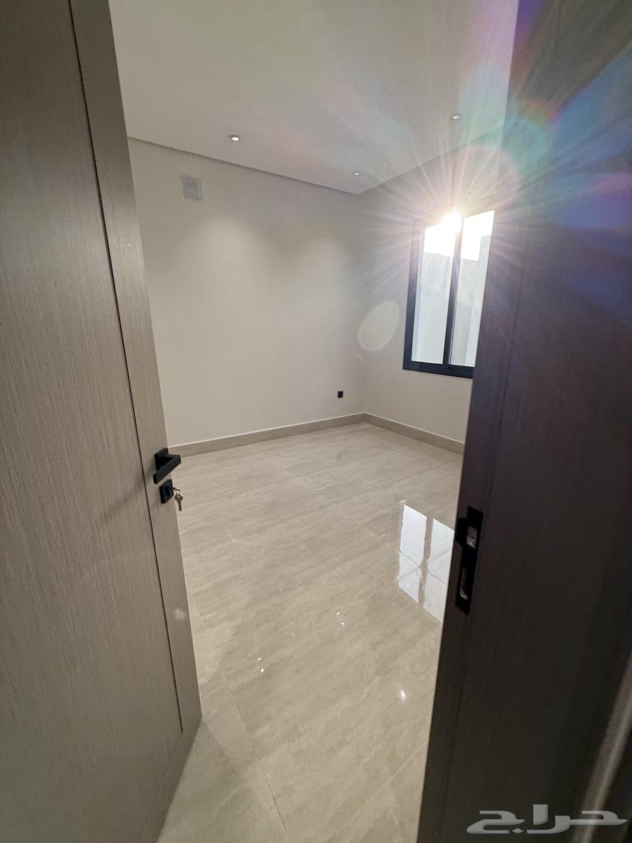 6 bedroom villa in Al Amwaj 15