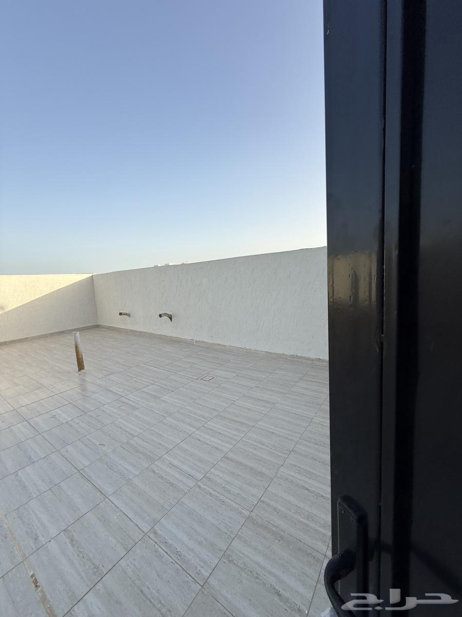 6 bedroom villa in Al Amwaj 17