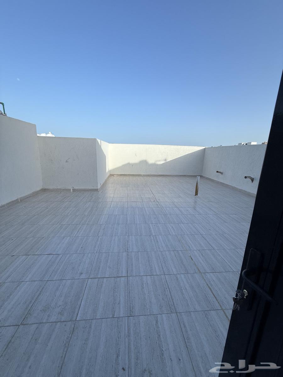 6 bedroom villa in Al Amwaj 18